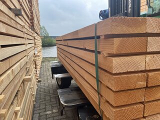Ca. 40x Douglas balken fijnbezaagd, 75x200mm, lengte 400cm